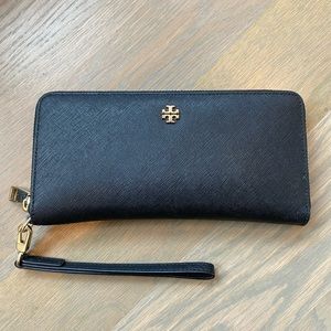 TORY BURCH Black Wristlet Wallet - In Great Condition